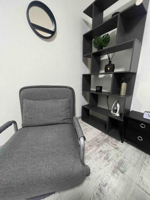Modernes Apartment Mit 75Qm Mit Balkon & Aussicht アーヘン エクステリア 写真